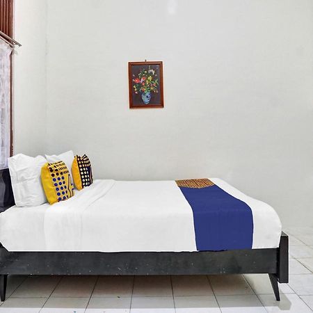 Oyo Life 90539 Taman Borobudur Guest House Syariah Blimbing  Exterior foto