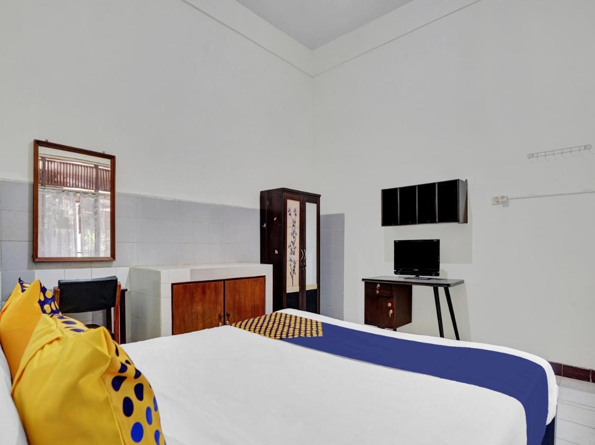 Oyo Life 90539 Taman Borobudur Guest House Syariah Blimbing  Exterior foto