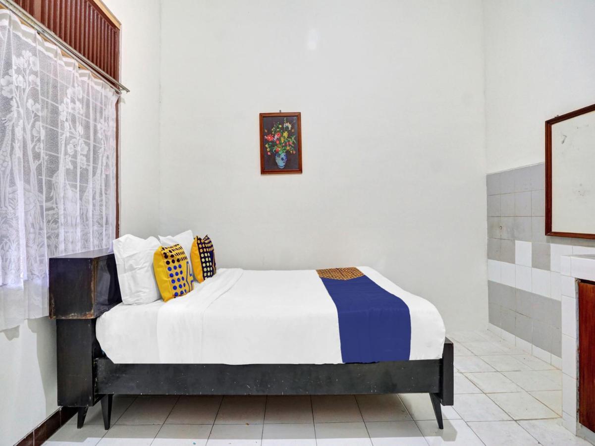 Oyo Life 90539 Taman Borobudur Guest House Syariah Blimbing  Exterior foto